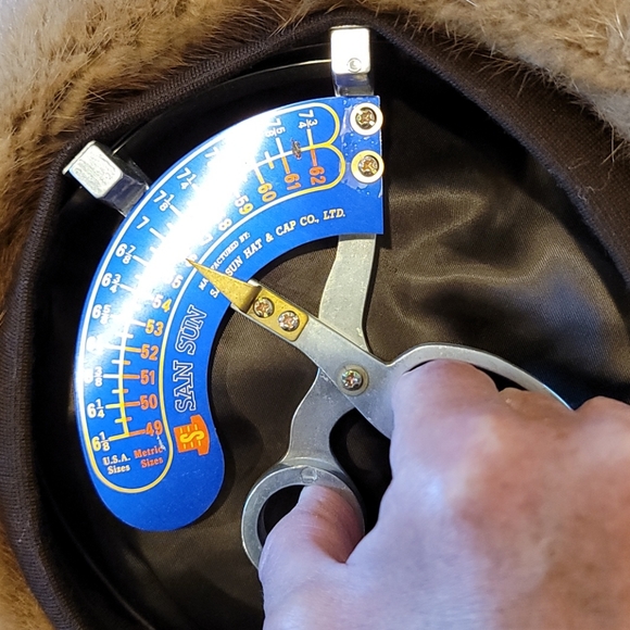 Winter Mink Beret - Picture 6 of 6